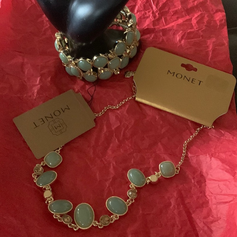 Bracelet w/matching necklace, Monet, Gold w/jade stones